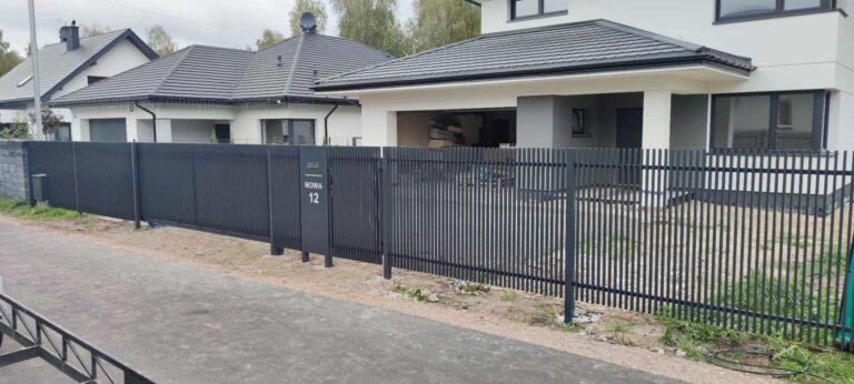 brama-stalowa-antracyt-nowoczesne-ogrodzenie