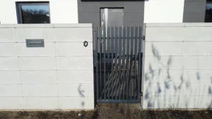 nowoczesne ogrodzenia Warszawa - ogrodzenie grzebieniowe